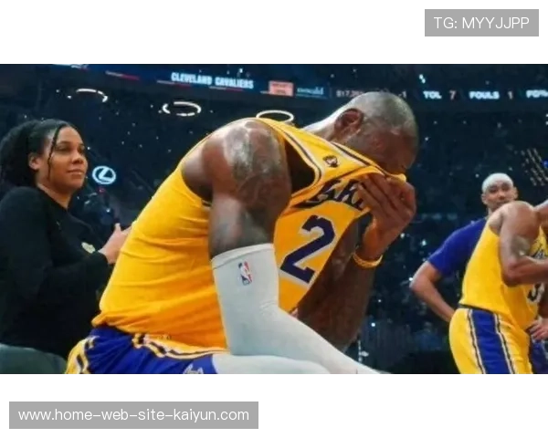 湖人防守崩盘暴露临场调整短板,主帅应对高强度包夹策略失效 湖人防守崩盘暴露临场调整短板,主帅应对高强度包夹策略失效